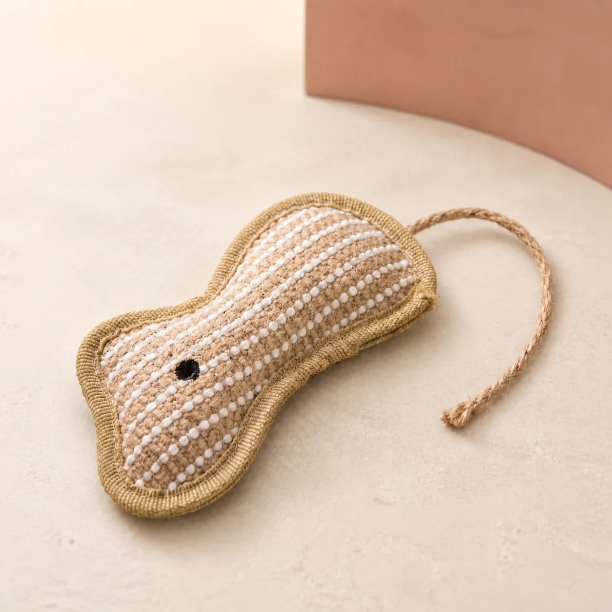 Poisson tissé avec corde